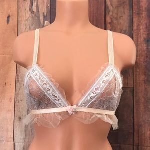 New Victoria's Secret DESIGNER peach lace Bralette